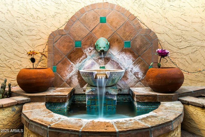 038_1522 E Northern Ave