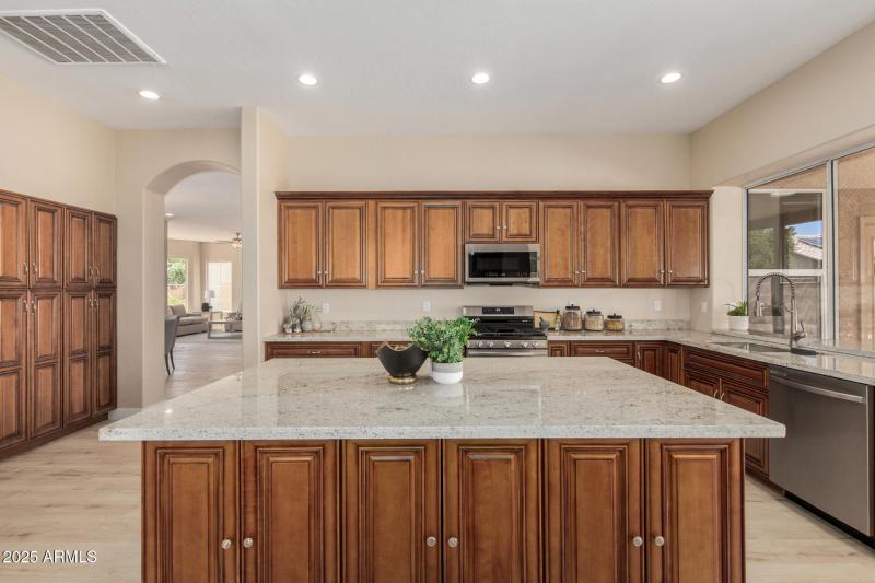 Island Kitchen & Custom Cabinets