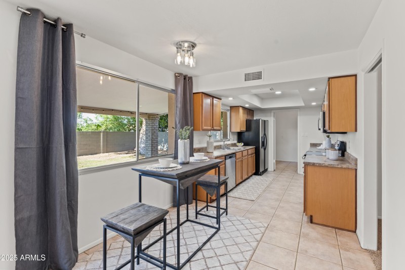 3740 E Mercer Ln-13