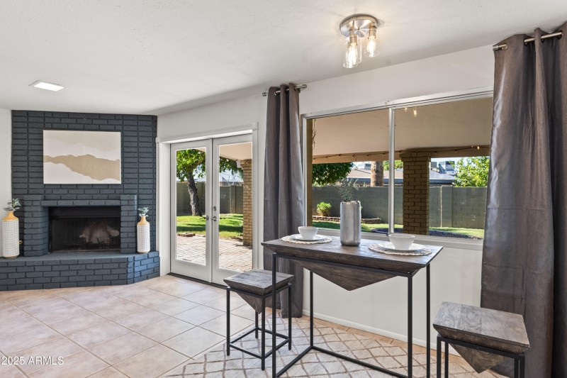 3740 E Mercer Ln-14