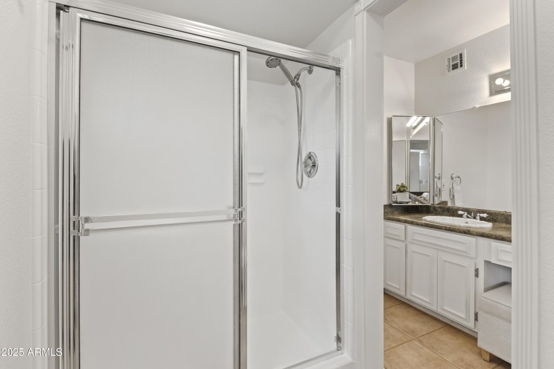 3740 E Mercer Ln-24