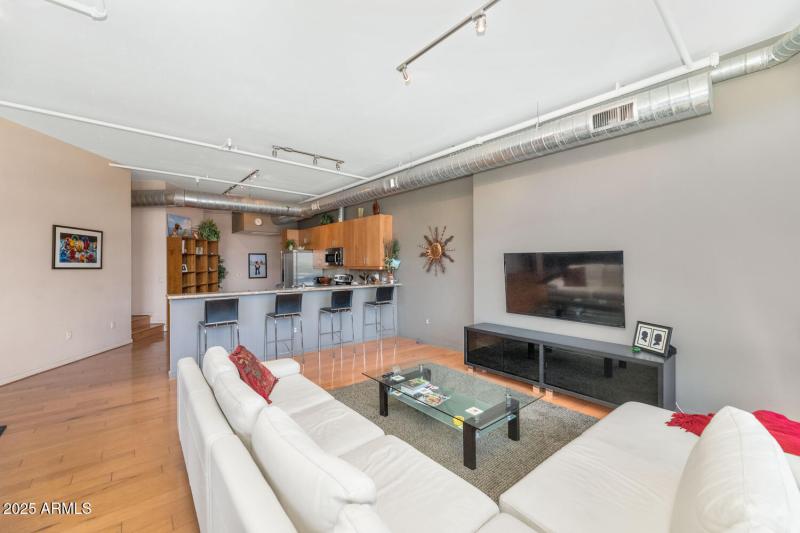 7301 E 3rd Ave-large-009-022-TOD4899-150