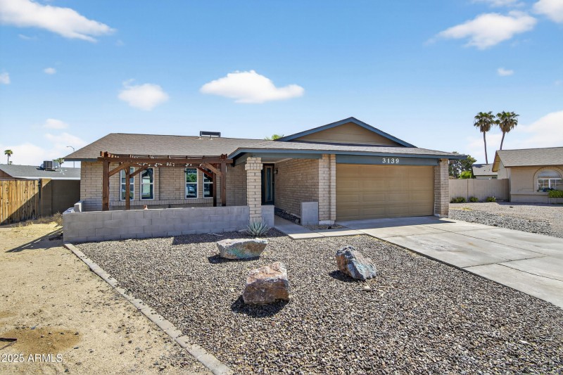 Front Garage/Driveway
