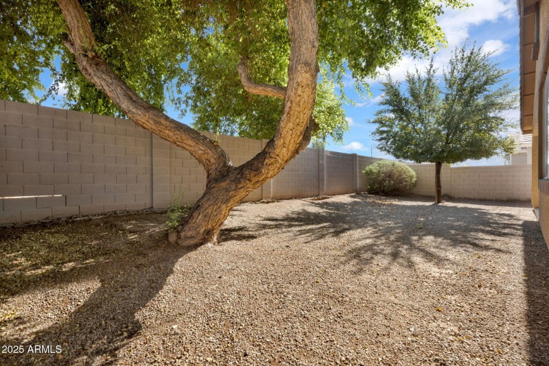 30-web-or-mls-15210 W Windward Ave Goody