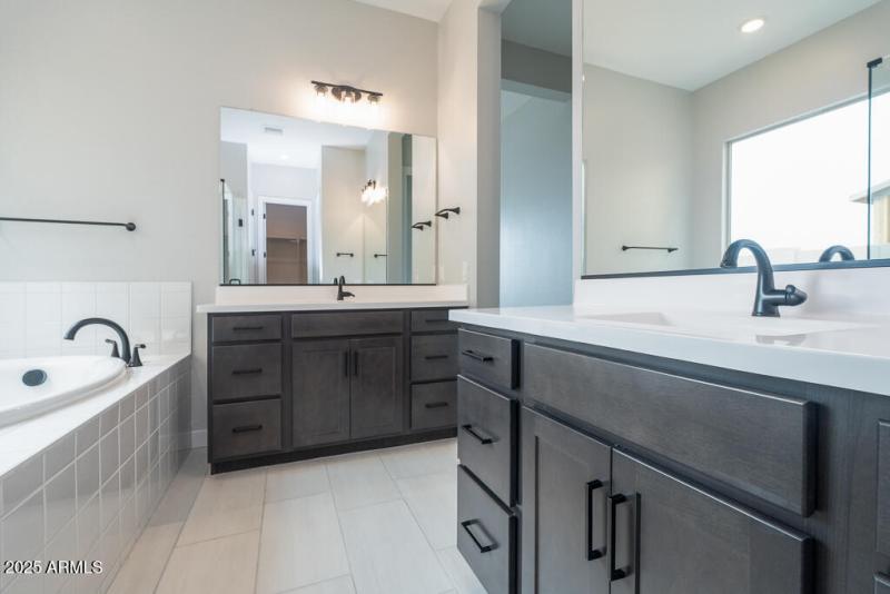 Tri Pointe Soleo 514 - Primary Bathroom