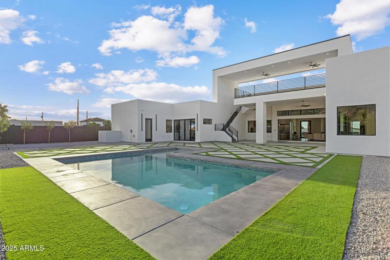 Clean, Modern Pool Design