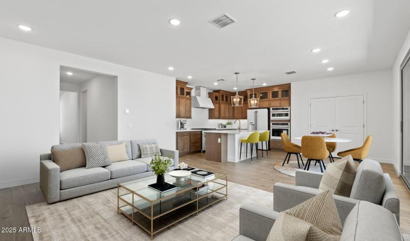 Manor Lot #75 Great Room (3) (Large)