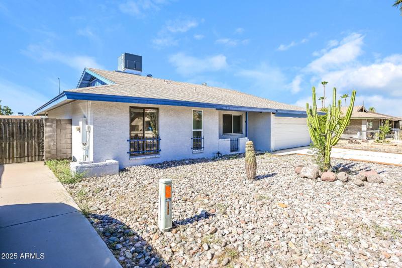 002-photo-front-view-14680074