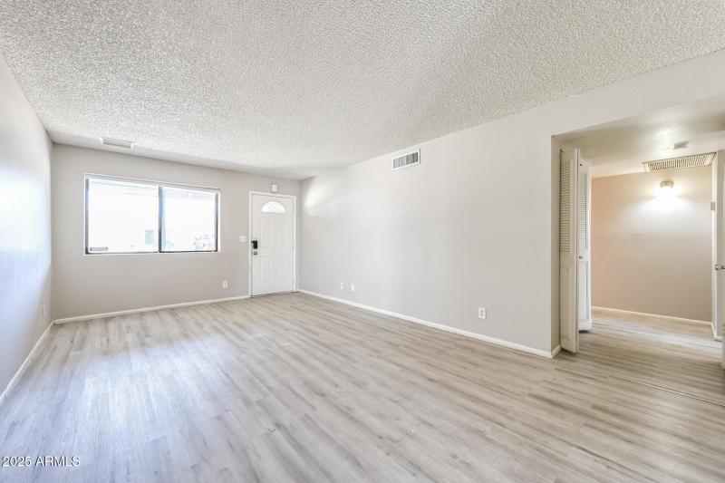 004-photo-living-room-14680079