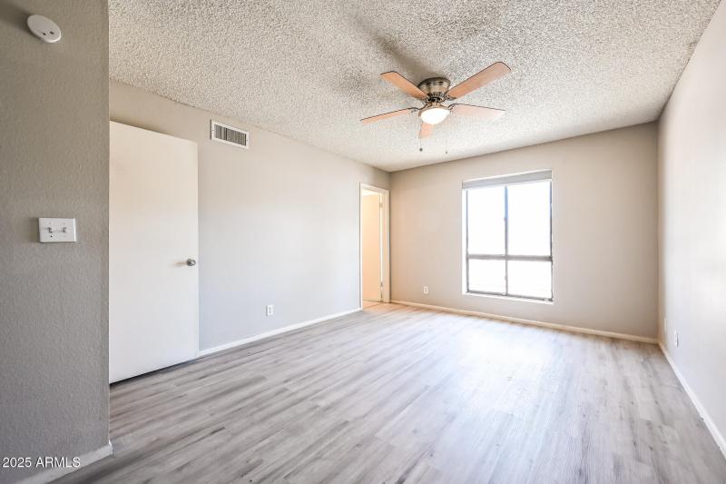 012-photo-main-bedroom-14680065