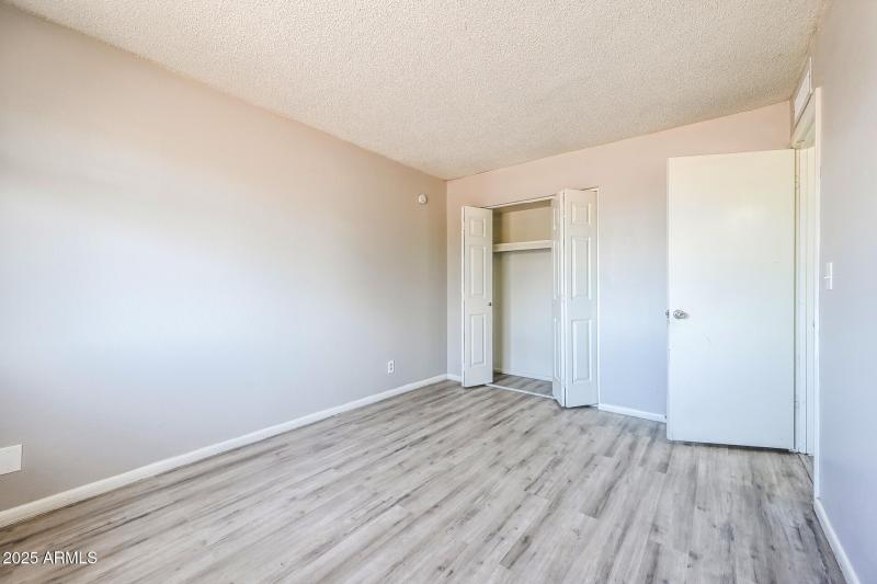 016-photo-bedroom-14680559