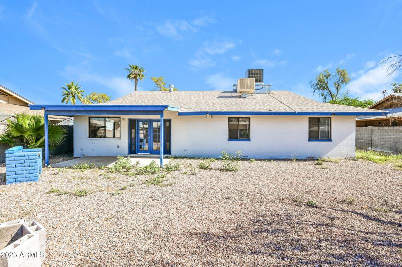 019-photo-rear-view-14680561