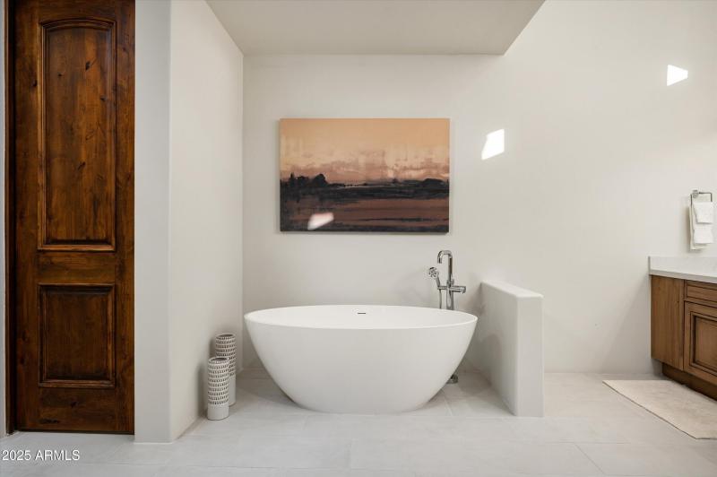 22-10060EBlueSkyDr-22