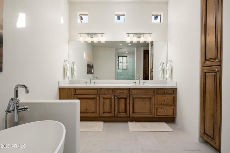 23-10060EBlueSkyDr-23