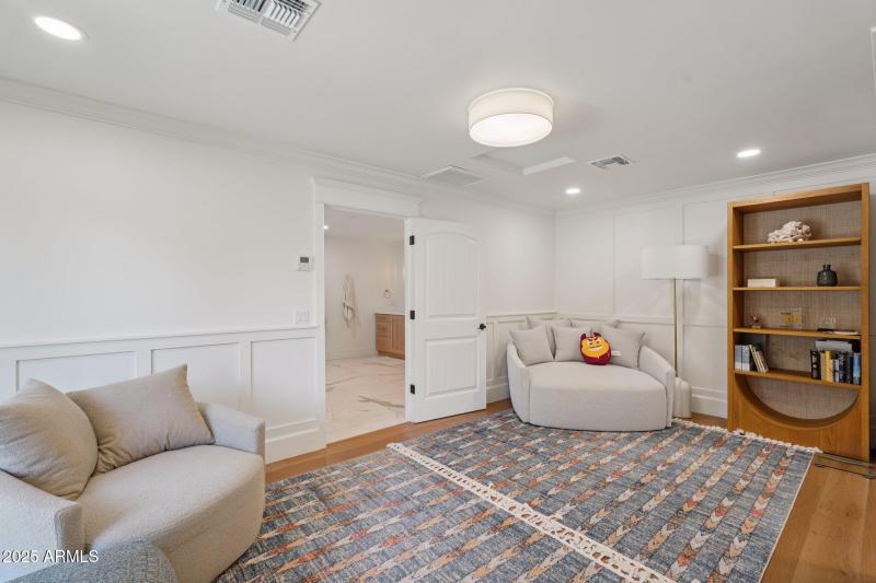 Primary bedroom sitting area