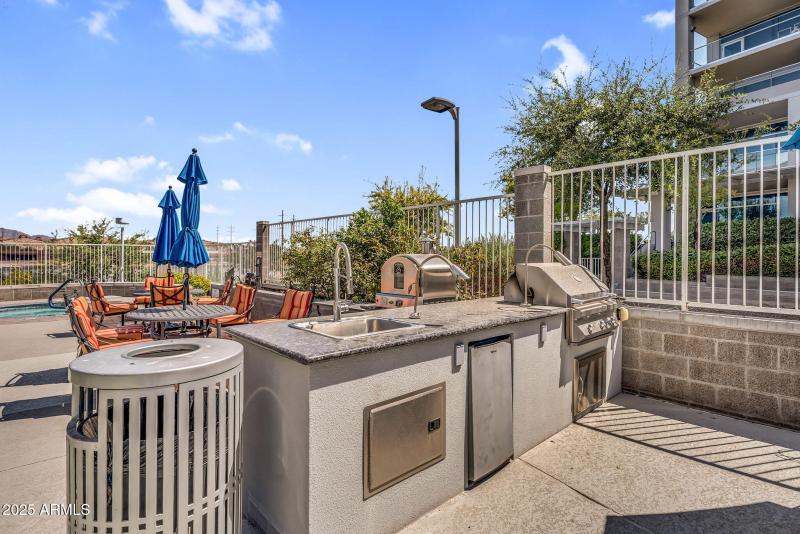 BBQ, sink & even a pizza oven!