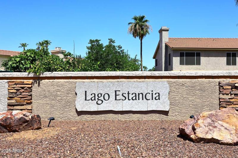 Lago Estancia-Sign