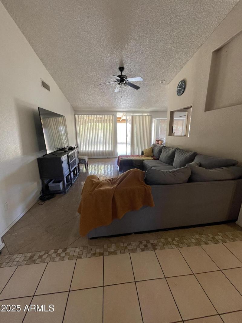 Living_8717WWilshire