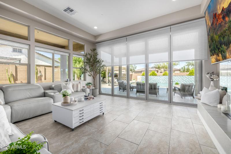 Hunter Douglas Patio Window Shades