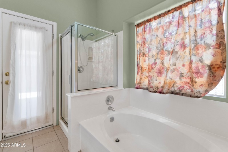 Primary-sep shower/tub