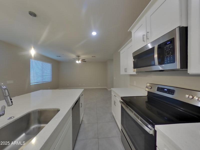 4_pc_juwpYHKQmc_Zyn3HEf0qq_layout_2