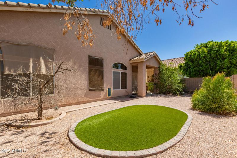 NO Two Story houses behind