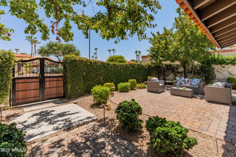 Private front courtyard