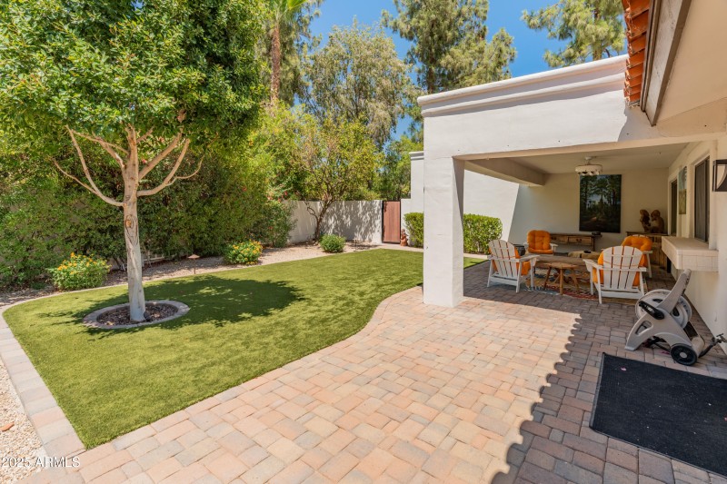 See gate to primary private patio