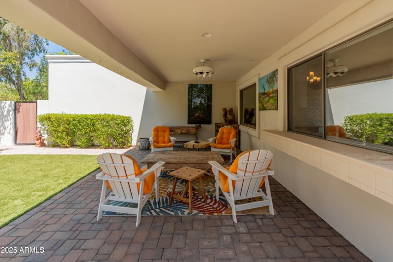 Stau cool with commercial grade mister