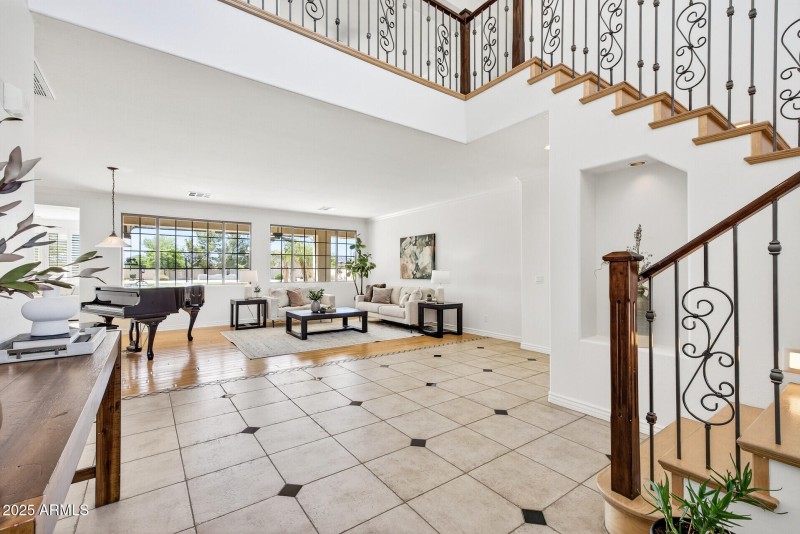 5312 N Sierra Hermosa