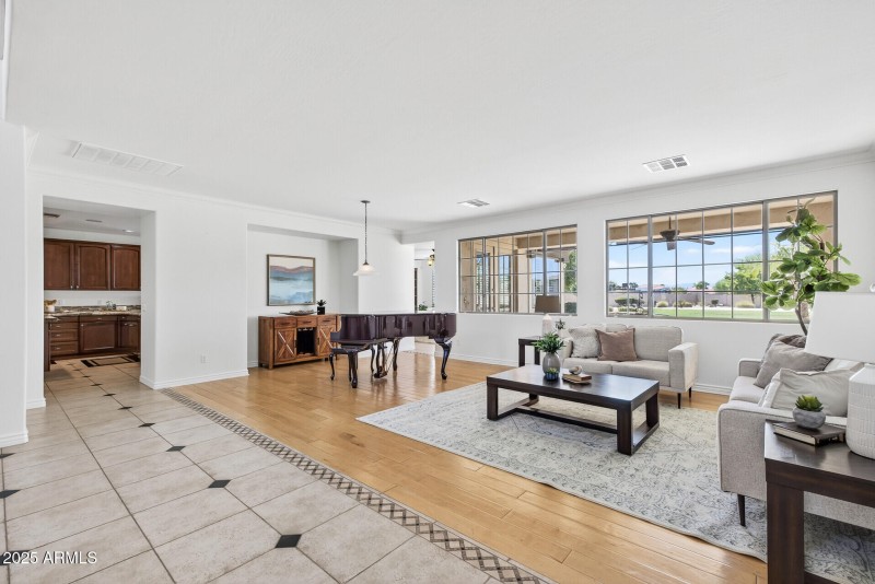 5312 N Sierra Hermosa