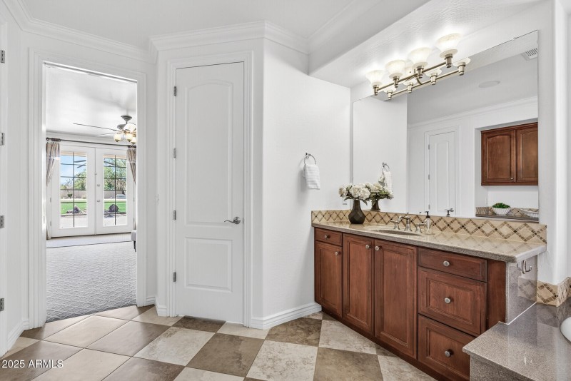 5312 N Sierra Hermosa