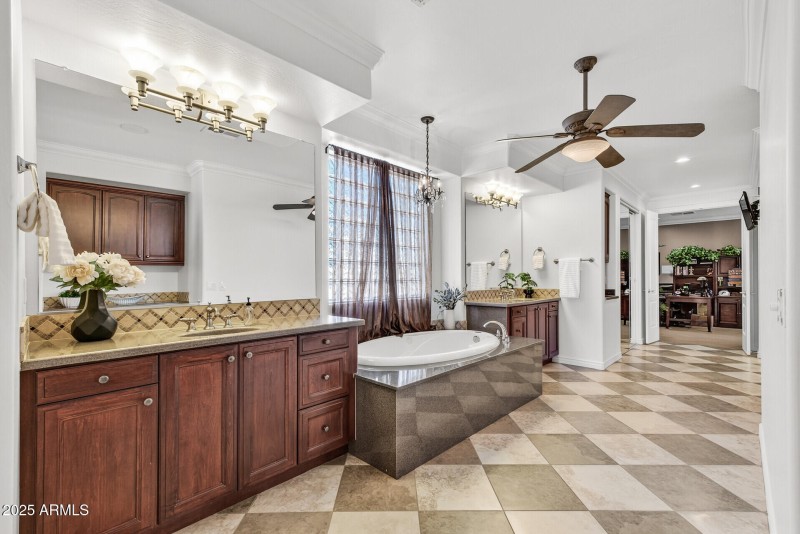 5312 N Sierra Hermosa