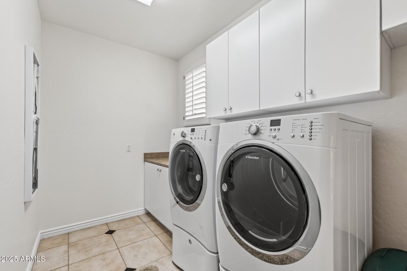 5312 N Sierra Hermosa