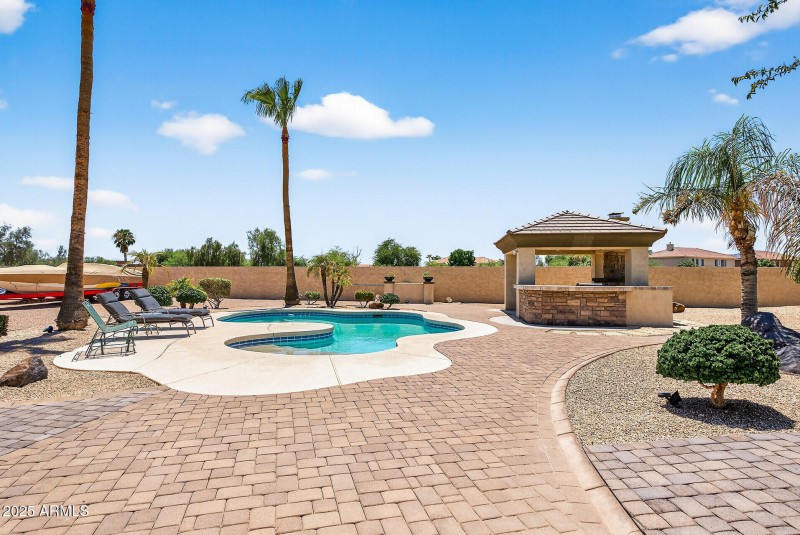 5312 N Sierra Hermosa