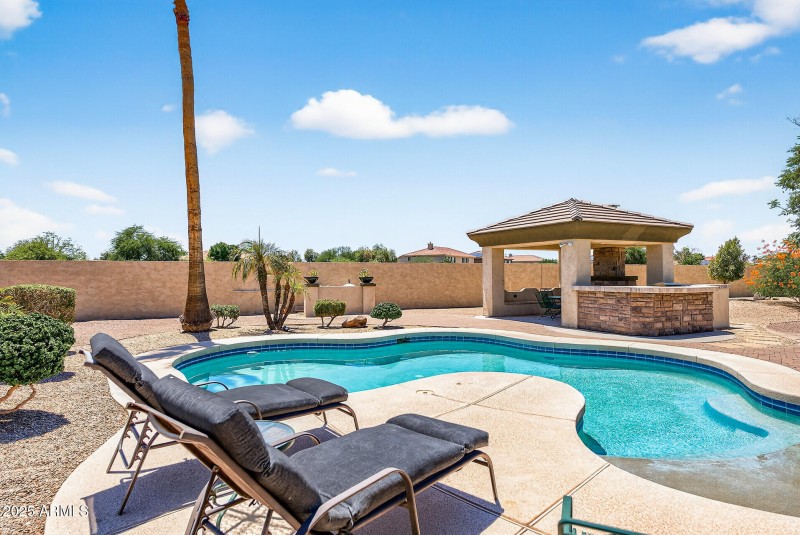 5312 N Sierra Hermosa