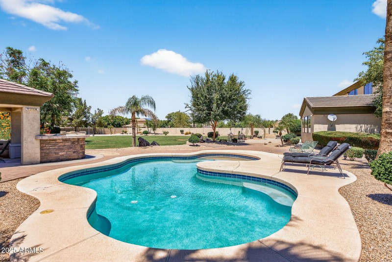 5312 N Sierra Hermosa