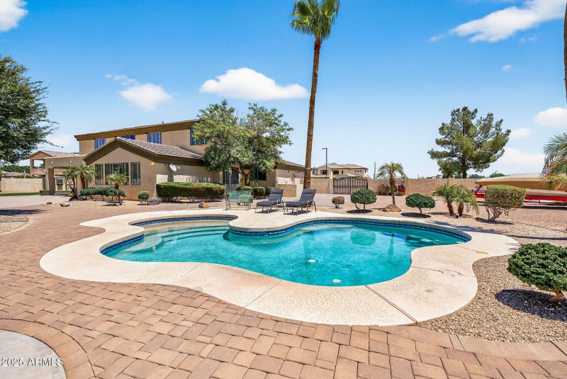 5312 N Sierra Hermosa