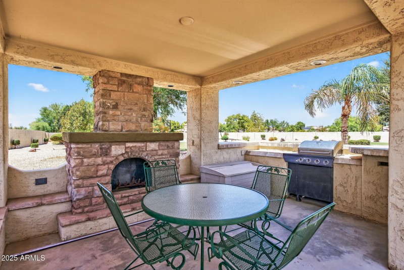 5312 N Sierra Hermosa