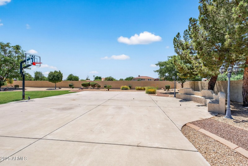 5312 N Sierra Hermosa