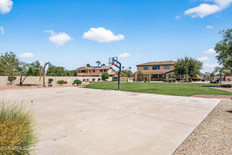 5312 N Sierra Hermosa