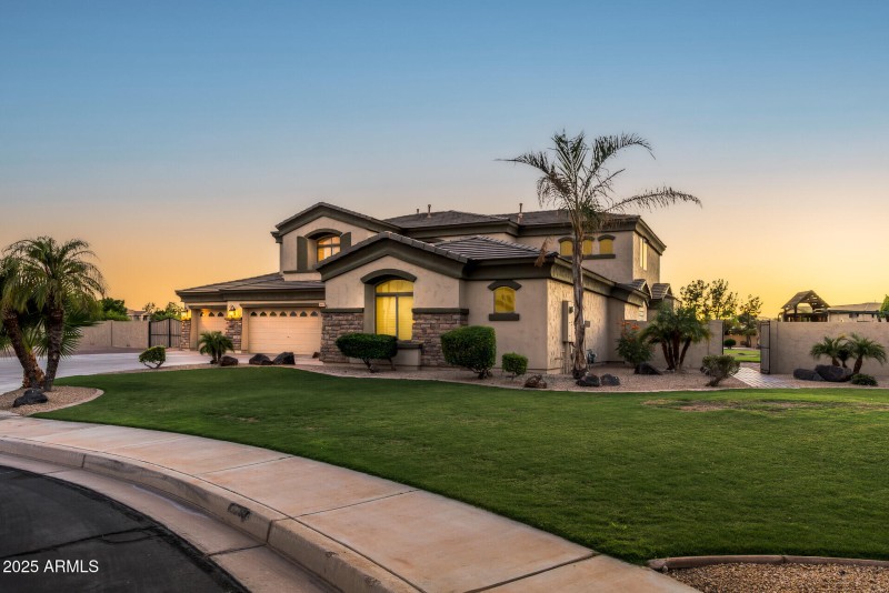 5312 N Sierra Hermosa