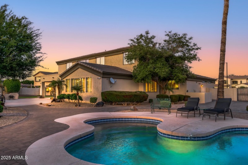 5312 N Sierra Hermosa