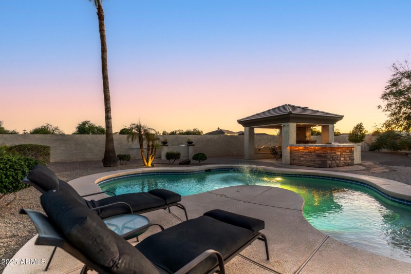 5312 N Sierra Hermosa