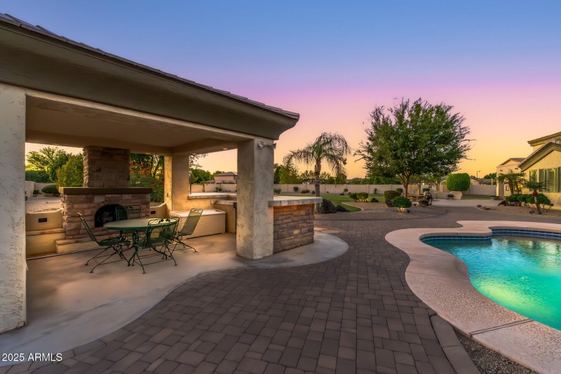 5312 N Sierra Hermosa