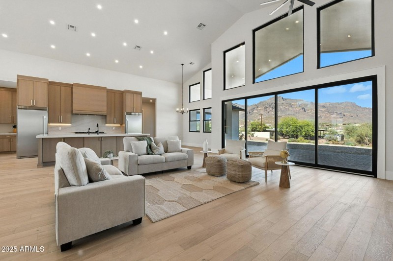 45-web-or-mls-South Veronica-45