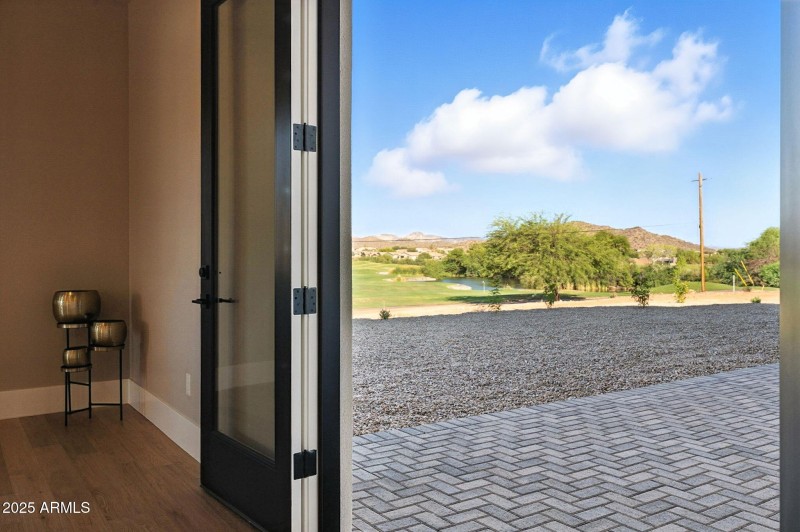 106-web-or-mls-South Veronica-106