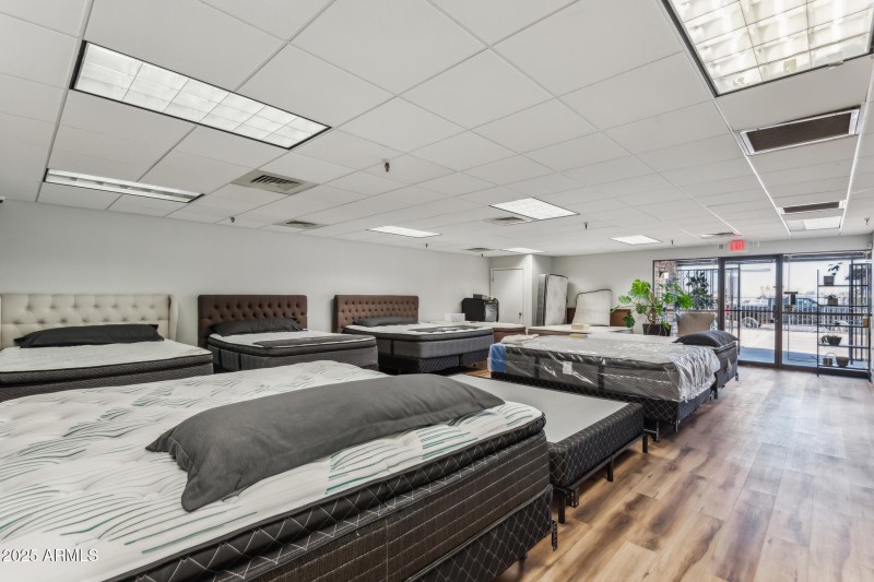 4132_N_38th_Dr_Phoenix_AZ_85019_showroom