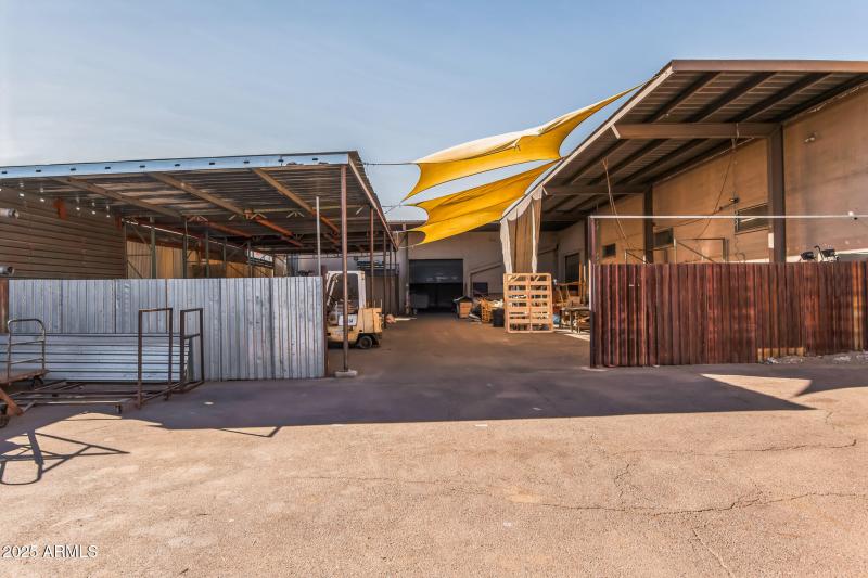 4132_N_38th_Dr_Phoenix_AZ_85019_Outside