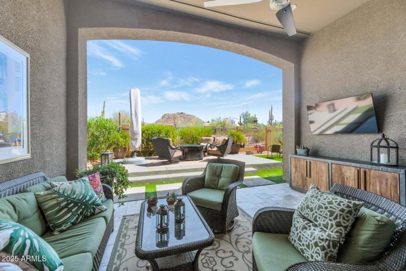 2352 N Estates Cir-large-038-030-2352 N